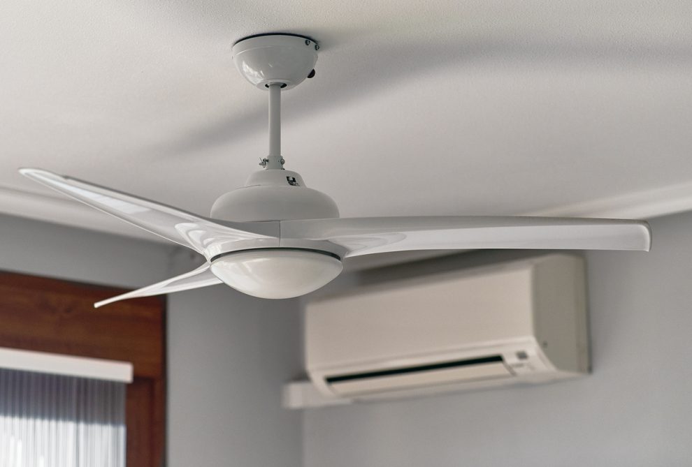 Ventilador-e-ar-condicionado-são-muito-utilizados-no-verão-990x669