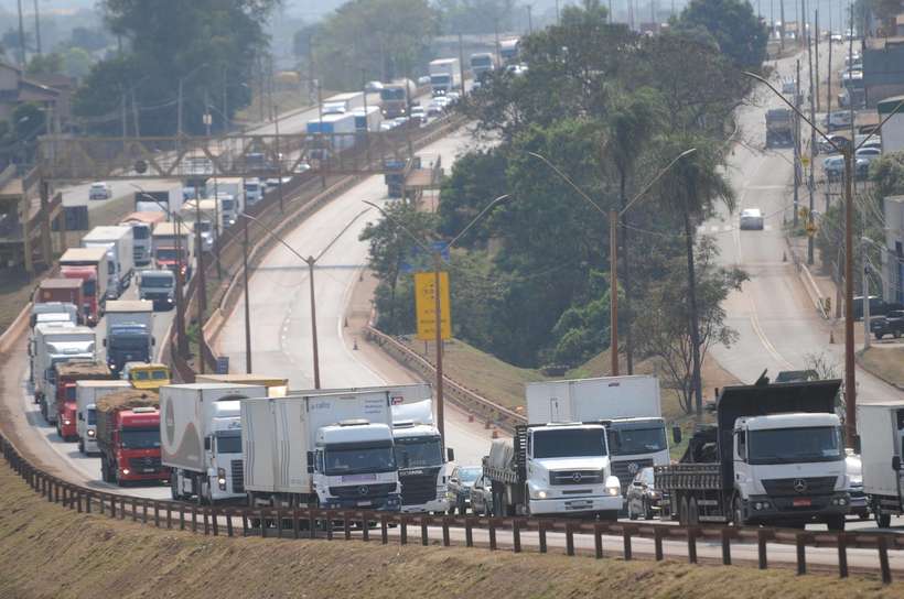 caminhoneiros-podem-parar-atividades-a-partir-de-1o-de-novembro_0