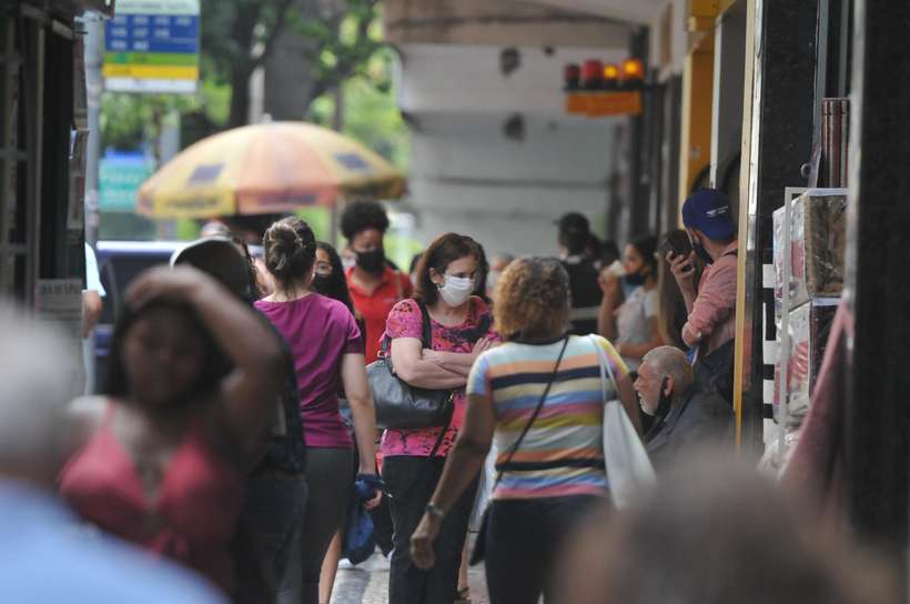 pessoas-sem-mascaras-ou-usando-mascara-de-forma-errada-no-centro-de-bh_1_161740