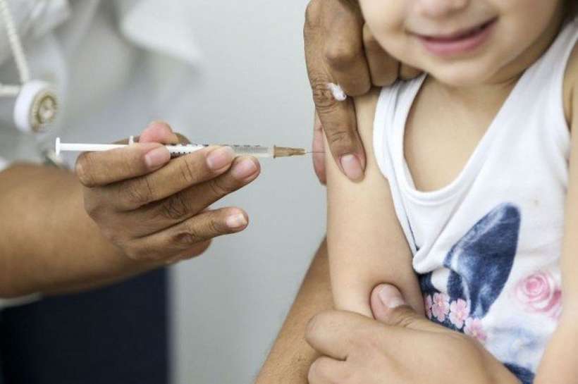 crianca-sendo-vacinada_1_40055