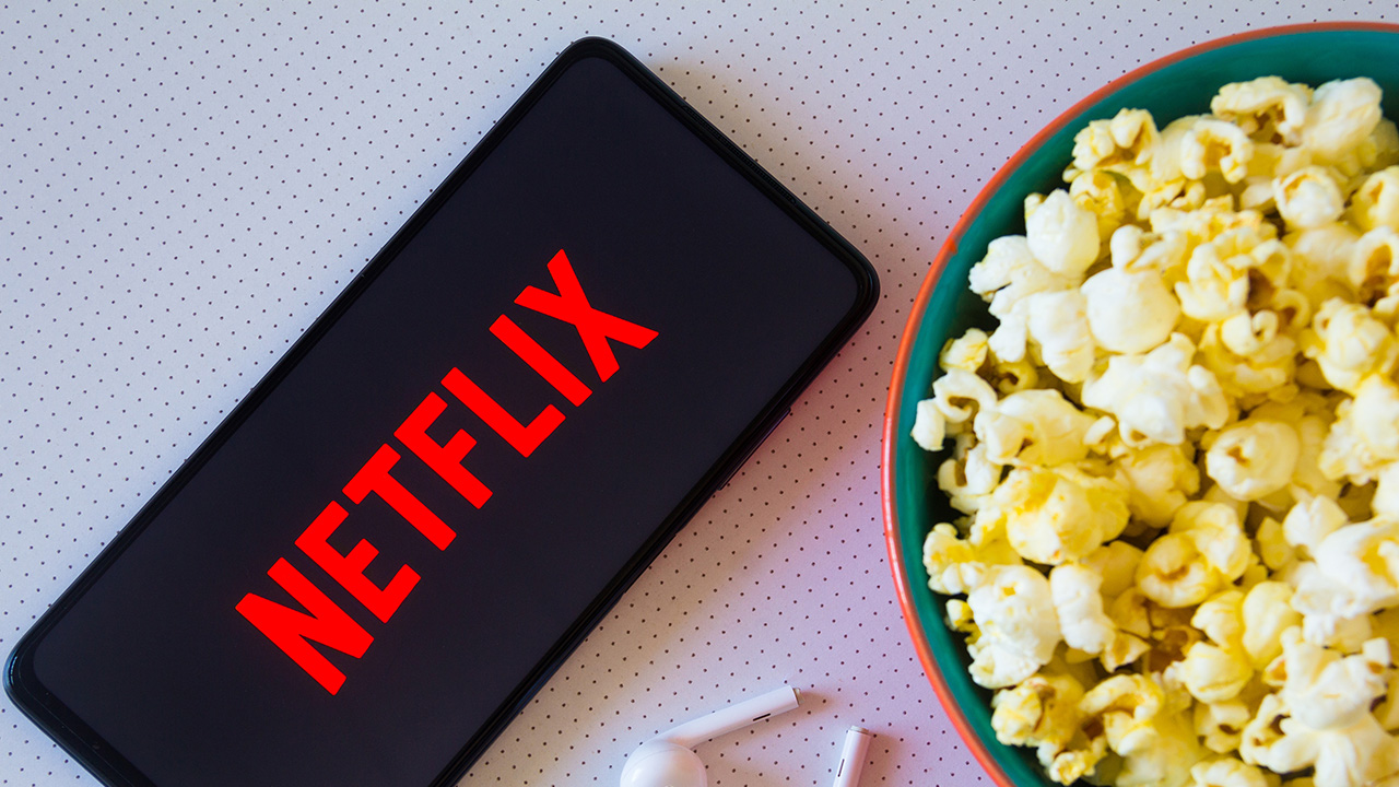 Netflix lança plano com anúncios por R$ 18,90 no Brasil - TecMundo